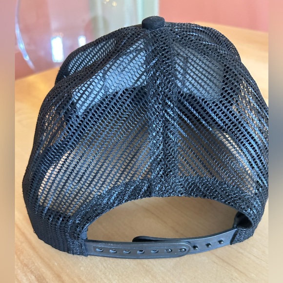 Speedo mesh back adjustable trucker hat - Picture 2 of 3